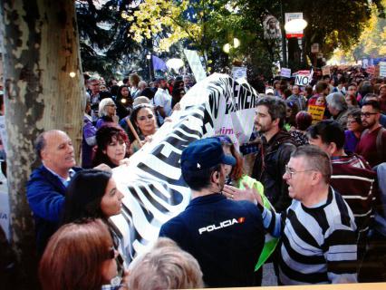 Momento del altercado en la manifestación contra la violencia machista Momento del altercado en la manifestación contra la violencia machista